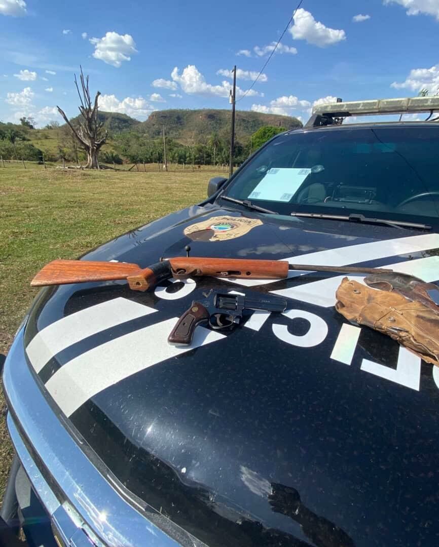 Imagem de compartilhamento para o artigo Homem acusado de violência doméstica é preso em fazenda de São Gabriel do Oeste com duas armas da MS Todo dia